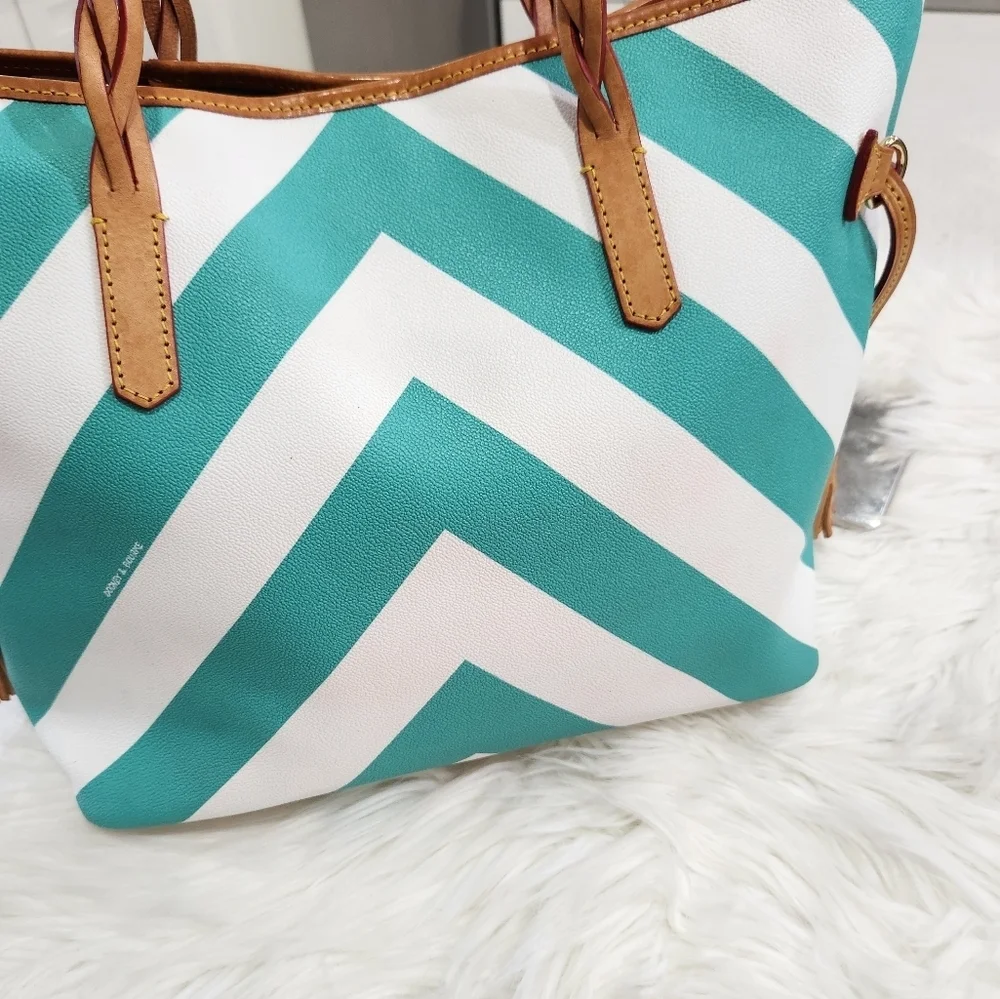 💚▪️ Dooney & Bourke ▪️bailey Chevron Teal & White Shoulder Tote Bag